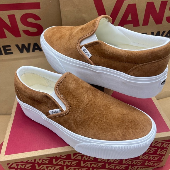 Vans NUBUCK Classic Slip-On Platform Shoe
Stackform Sneakers
Nubuck Chipmunk - Picture 9 of 16